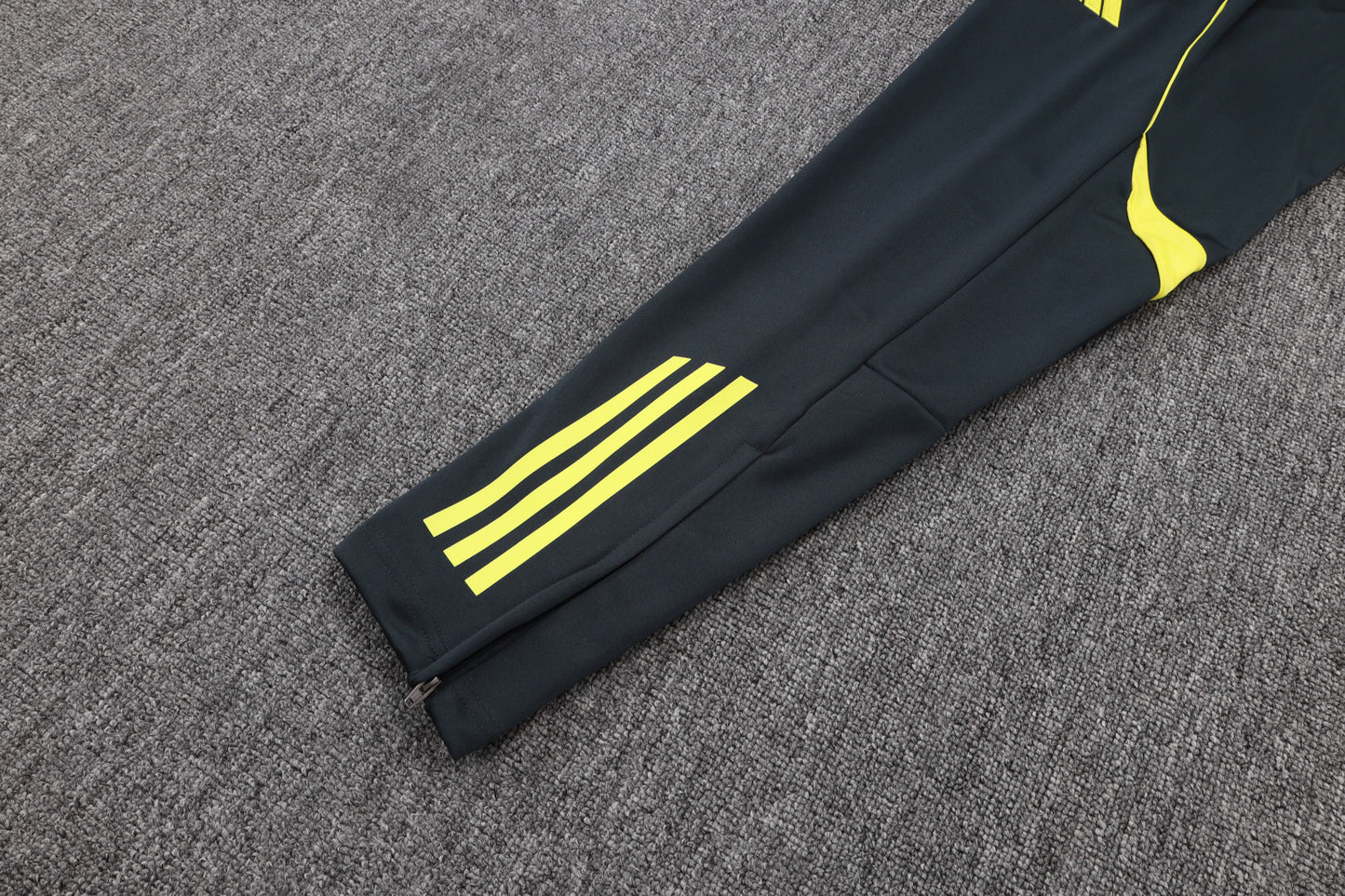 2025-26 Real Madrid Chándal de entrenamiento con cremallera larga, gris oscuro (mangas amarillas) Tallas S-2XL