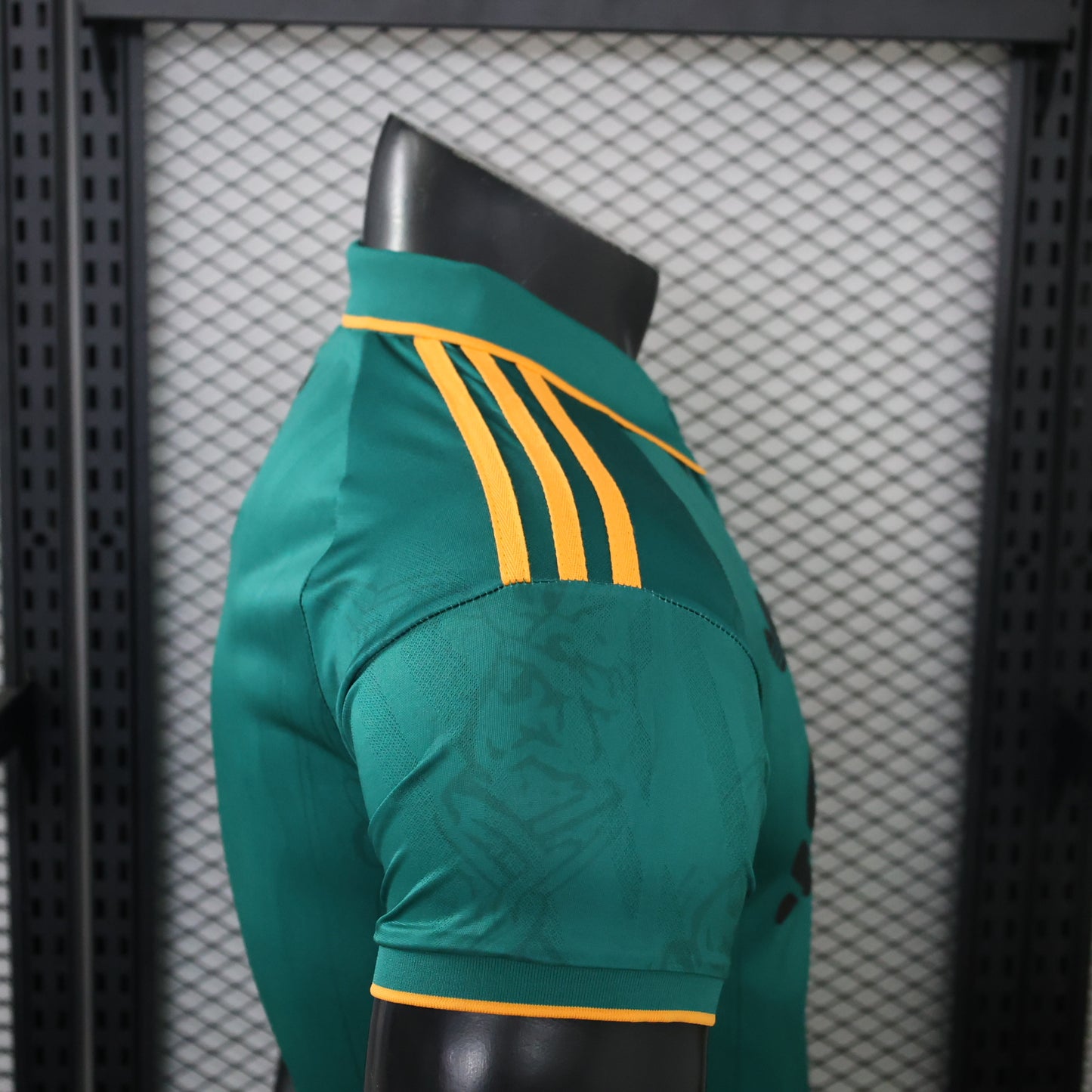 2026-27 Liverpool Green With Gold Trim Casual Retro Player S-3XL