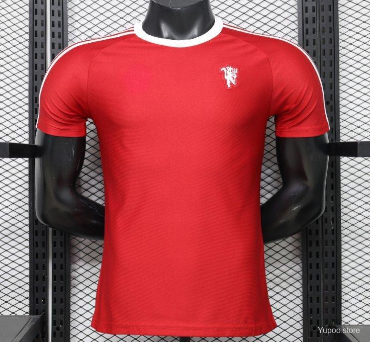 2026-27 Manchester United Rojo con Hombros Blancos de Tres Rayas Jugador Talla S-2XL