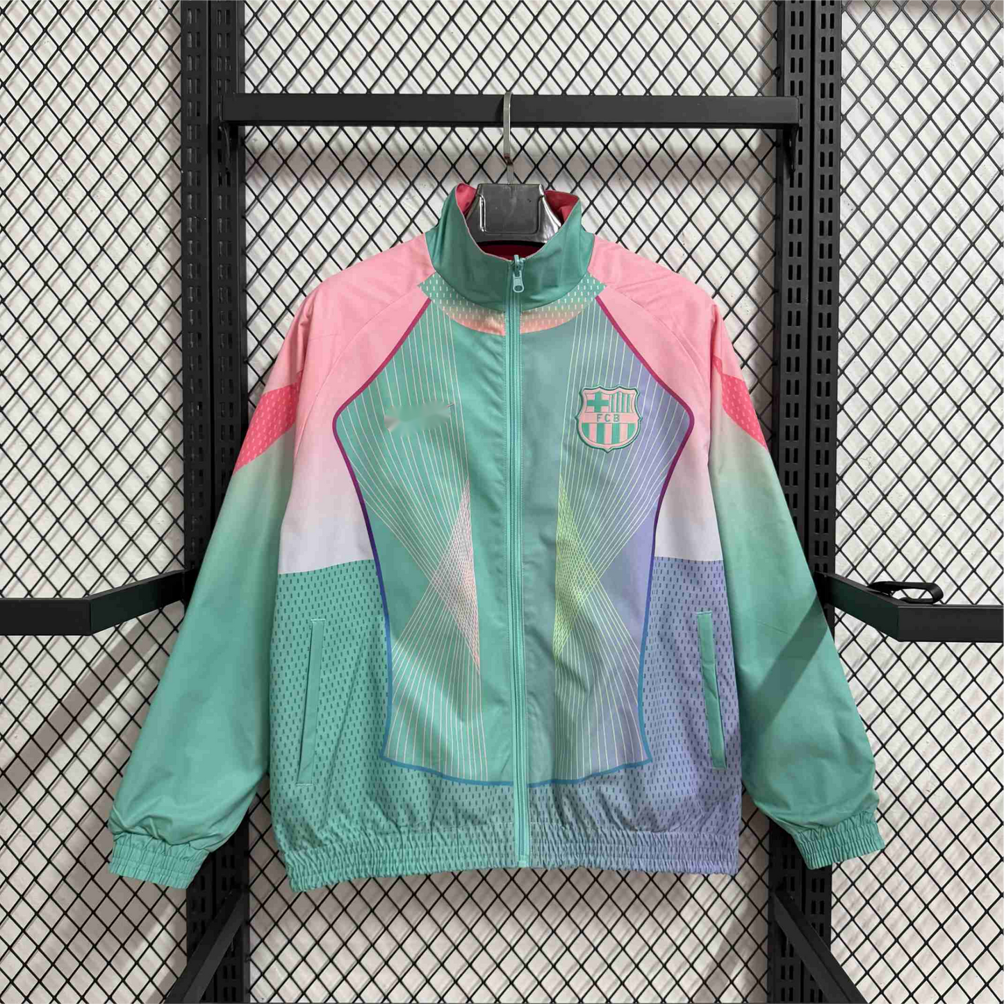 Cortavientos reversible impermeable edición especial rosa y verde 2025-26 del Barcelona