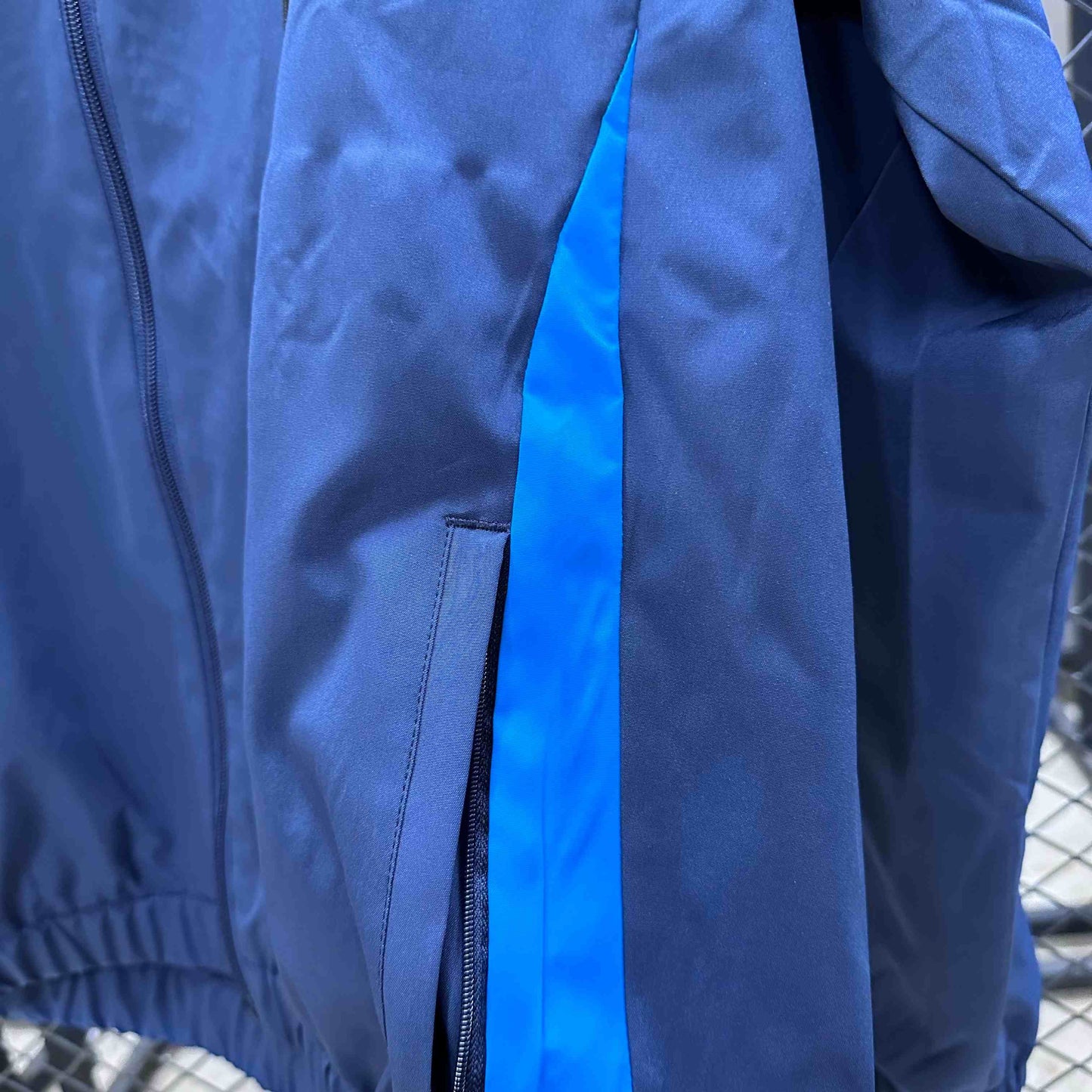 Cortavientos con Capucha Universidad de Chile 2026-25 Tallas S-2XL