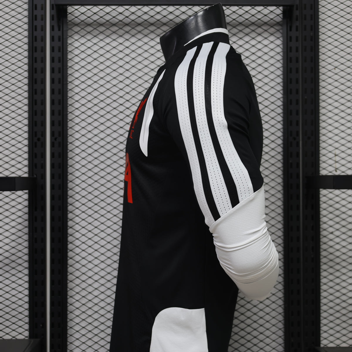 2026-27 Liverpool Black Training Long Sleeve Player S-3XL