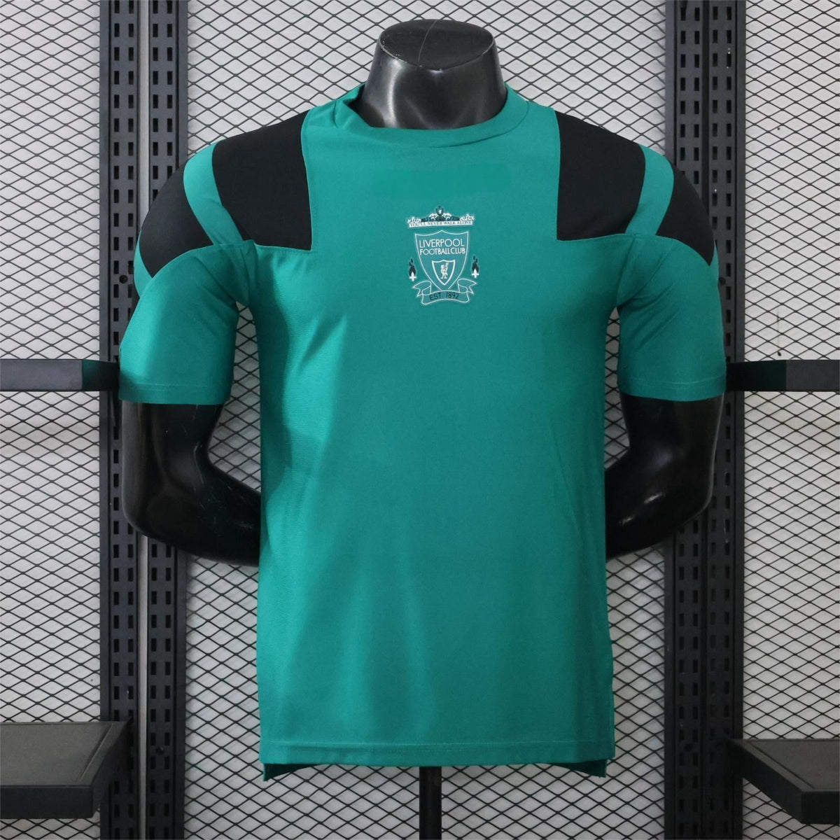 2026-27 Liverpool Leisure Retro Green Player S-3XL