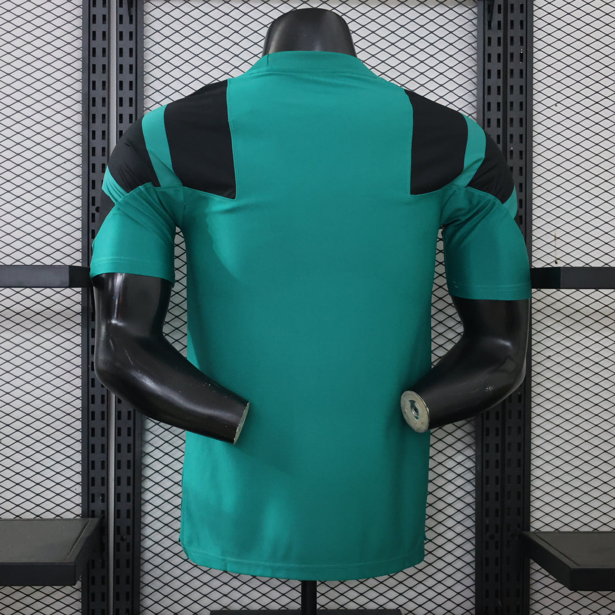 2026-27 Liverpool Leisure Retro Green Player S-3XL