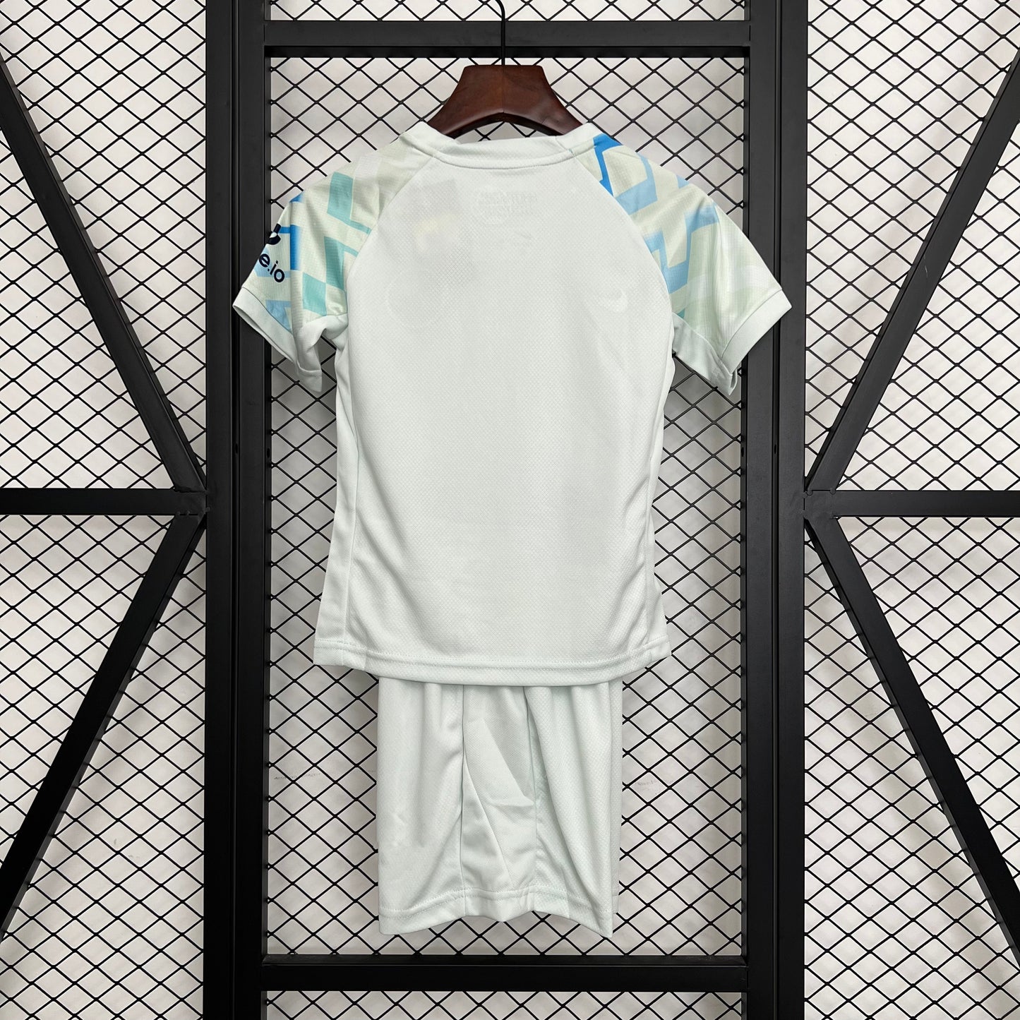 Heimtrikots für Kinder des AC Mailand 2023 und 2024