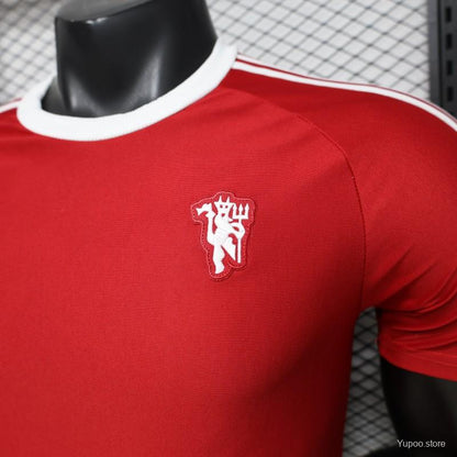 2026-27 Manchester United Rojo con Hombros Blancos de Tres Rayas Jugador Talla S-2XL