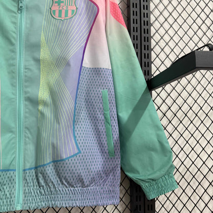 Cortavientos reversible impermeable edición especial rosa y verde 2025-26 del Barcelona