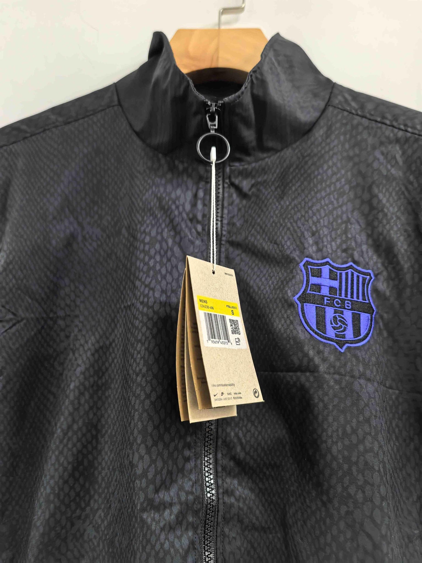 2025-26 Barcelona Retro Thick Embroidered Fully Waterproof Windbreaker S-2XL
