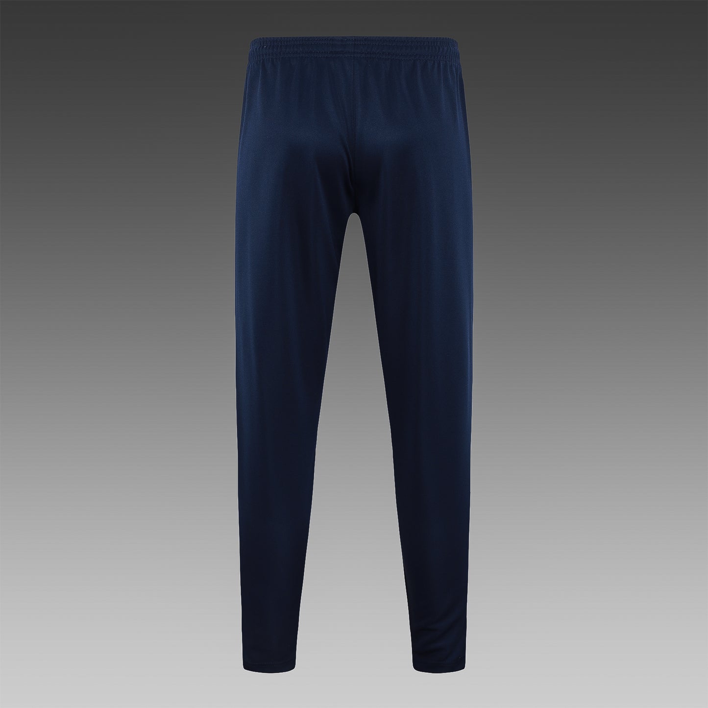 Conjunto de entrenamiento blanco del Real Madrid 2023-24