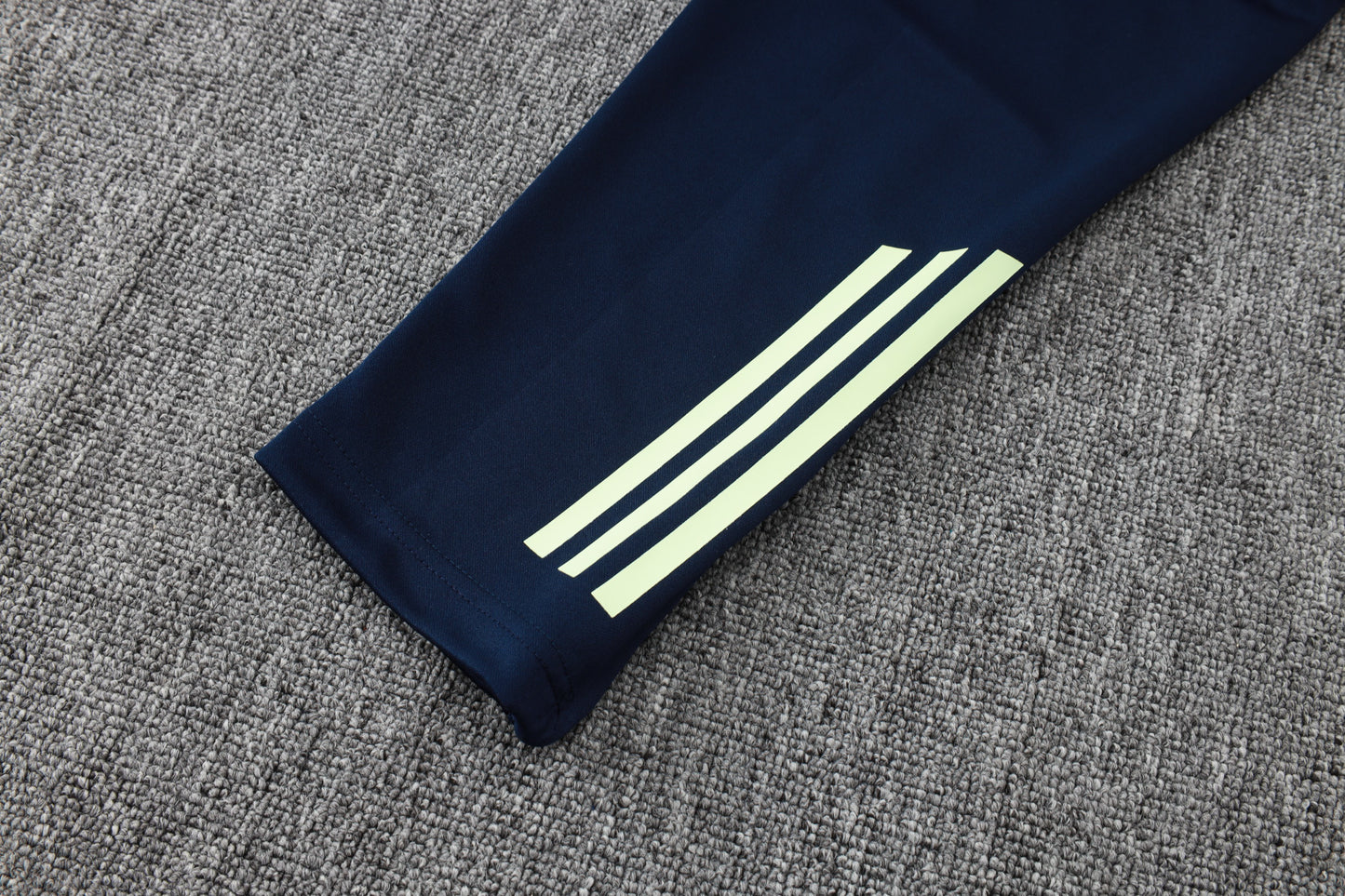 2023-24 Paris Saint-Germain PSG BEIGE Trainingsanzug-Set