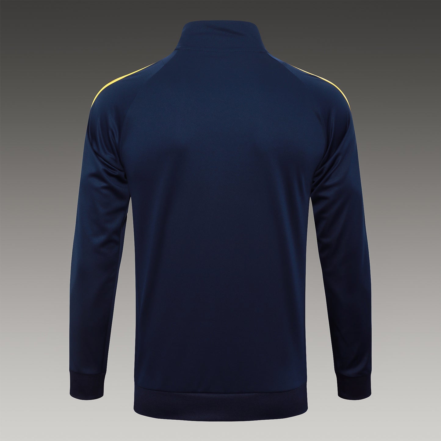 Conjunto de entrenamiento blanco del Real Madrid 2023-24