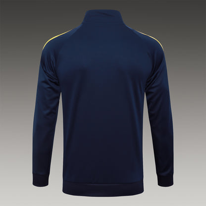 Conjunto de entrenamiento blanco del Real Madrid 2023-24