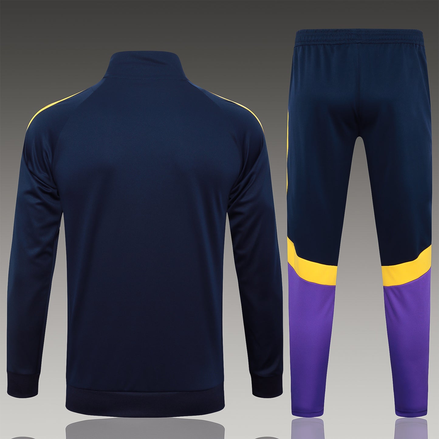 Conjunto de entrenamiento blanco del Real Madrid 2023-24