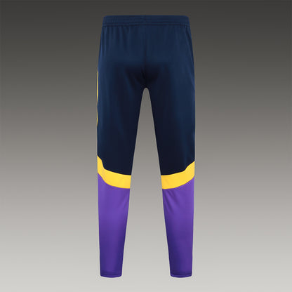 Conjunto de entrenamiento blanco del Real Madrid 2023-24