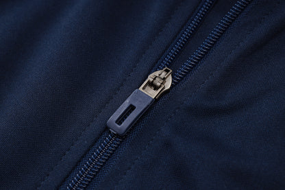 Conjunto de entrenamiento blanco del Real Madrid 2023-24