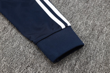 Conjunto de entrenamiento blanco del Real Madrid 2023-24