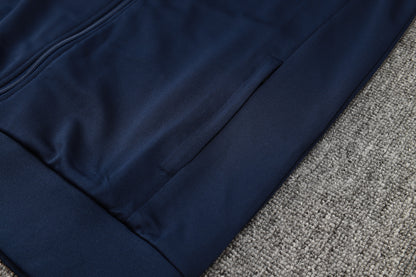 Conjunto de entrenamiento blanco del Real Madrid 2023-24