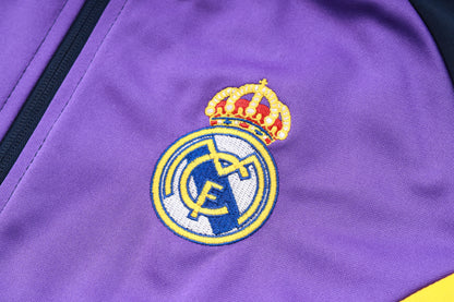 Conjunto de entrenamiento blanco del Real Madrid 2023-24