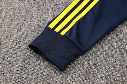 Conjunto de entrenamiento blanco del Real Madrid 2023-24