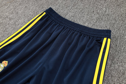 Conjunto de entrenamiento blanco del Real Madrid 2023-24