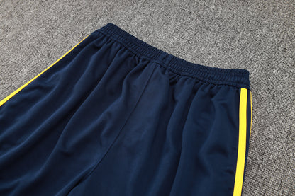 Conjunto de entrenamiento blanco del Real Madrid 2023-24