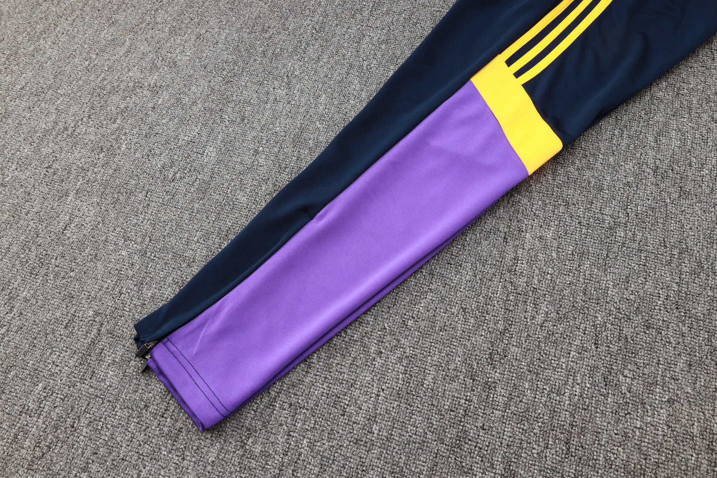 Conjunto de entrenamiento blanco del Real Madrid 2023-24