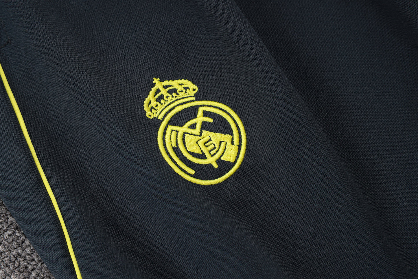 2025-26 Real Madrid Chándal de entrenamiento con cremallera larga, gris oscuro (mangas amarillas) Tallas S-2XL