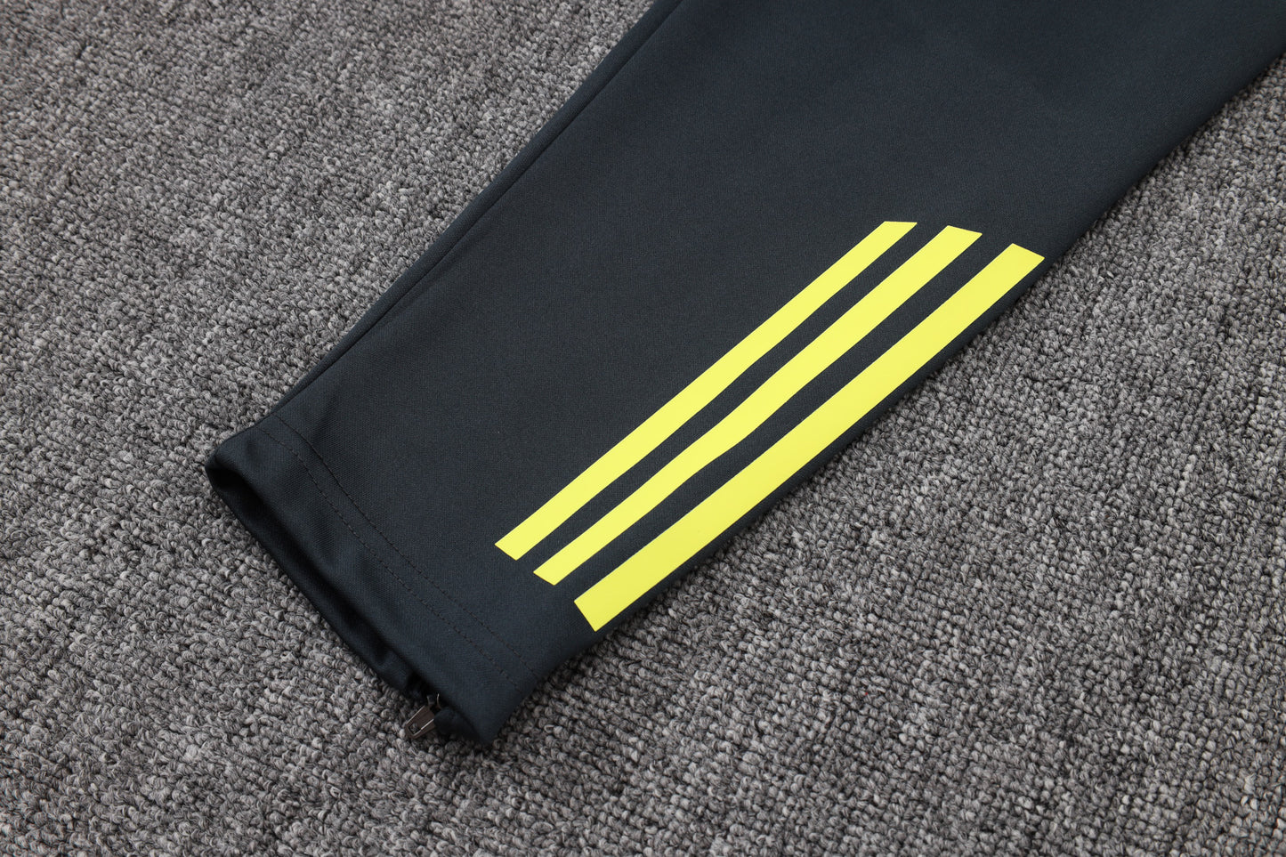 2025-26 Real Madrid Chándal de entrenamiento con cremallera larga, gris oscuro (mangas amarillas) Tallas S-2XL