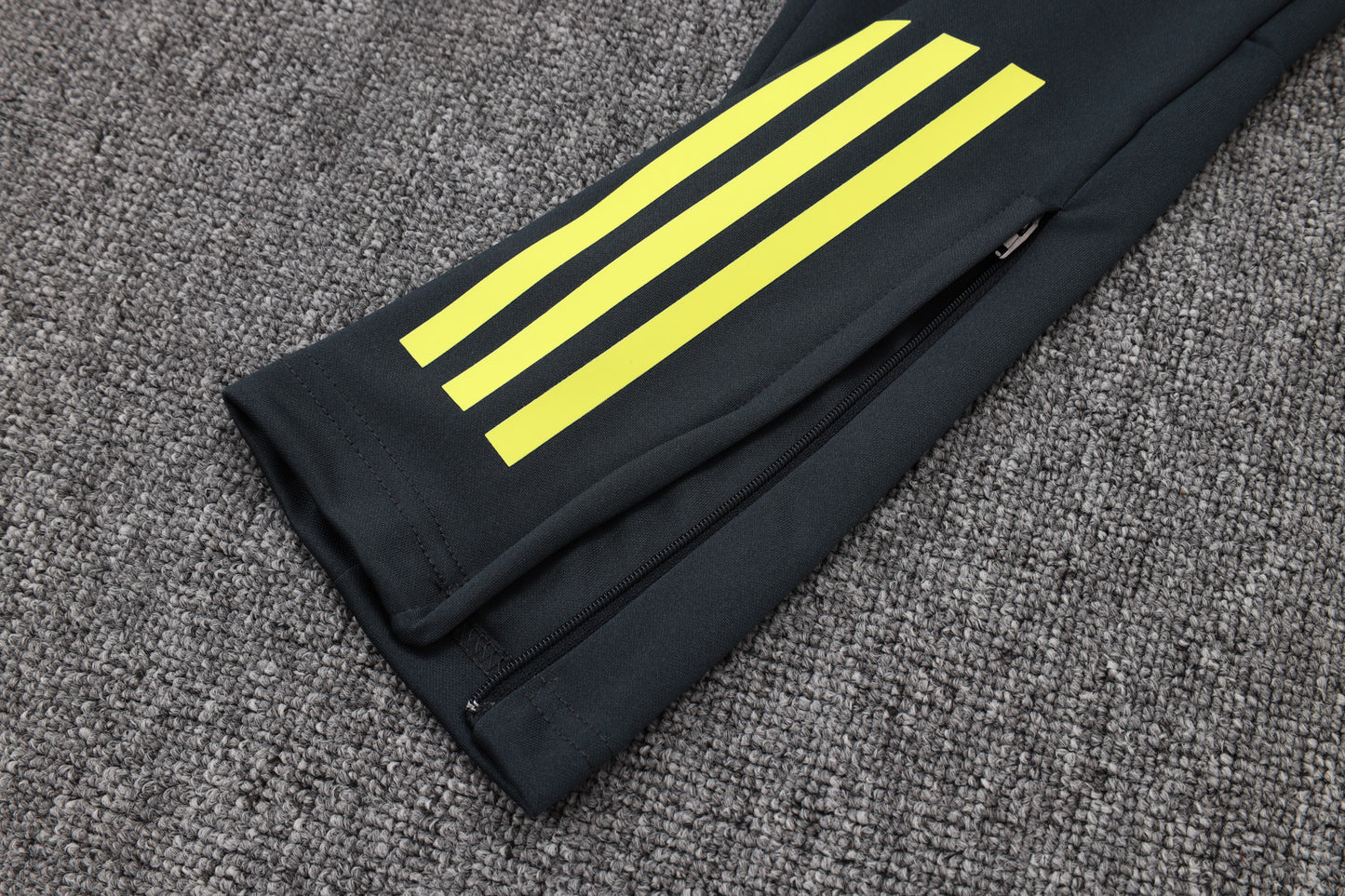 2025-26 Real Madrid Chándal de entrenamiento con cremallera larga, gris oscuro (mangas amarillas) Tallas S-2XL