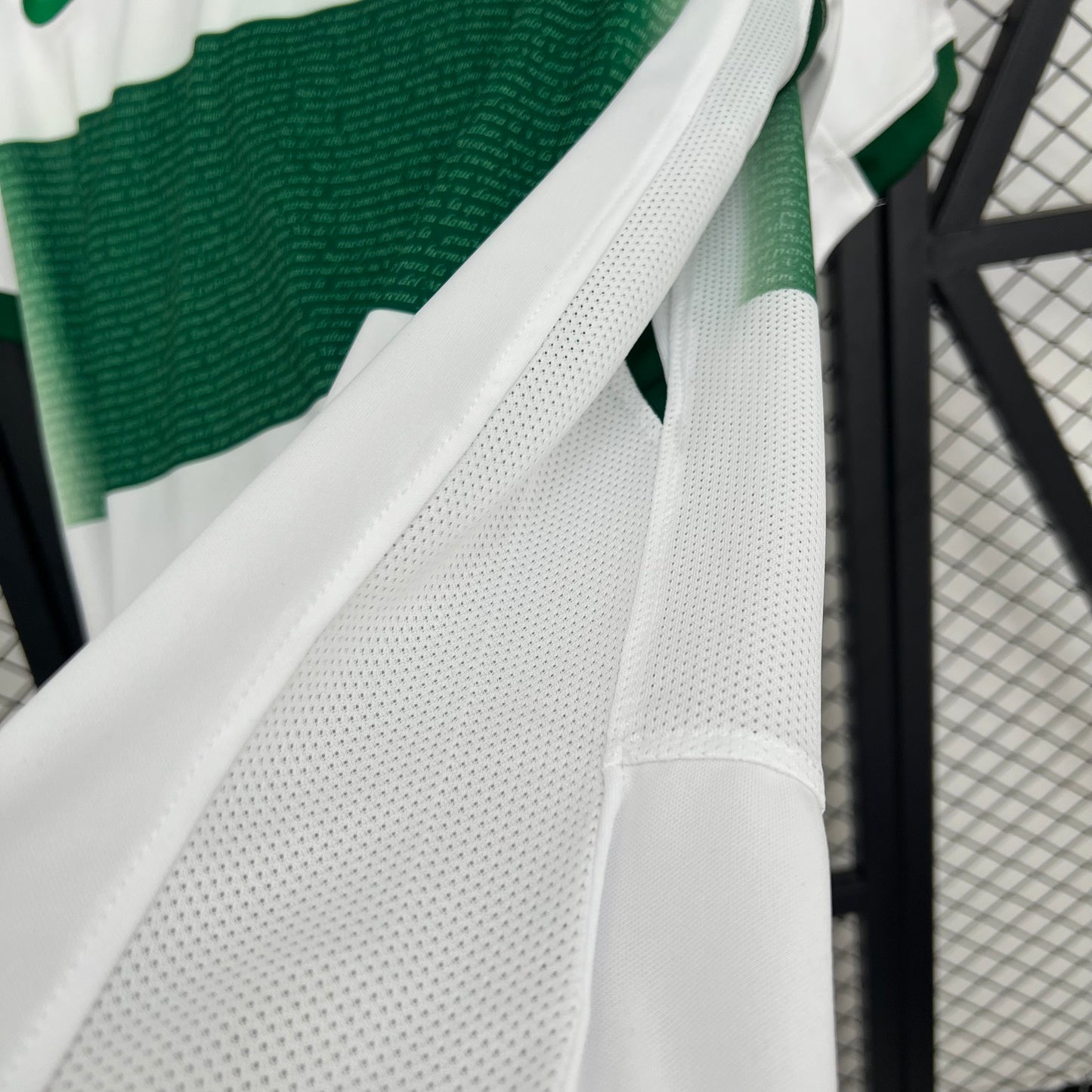 2024-25 Rayo Vallecano Heimtrikot