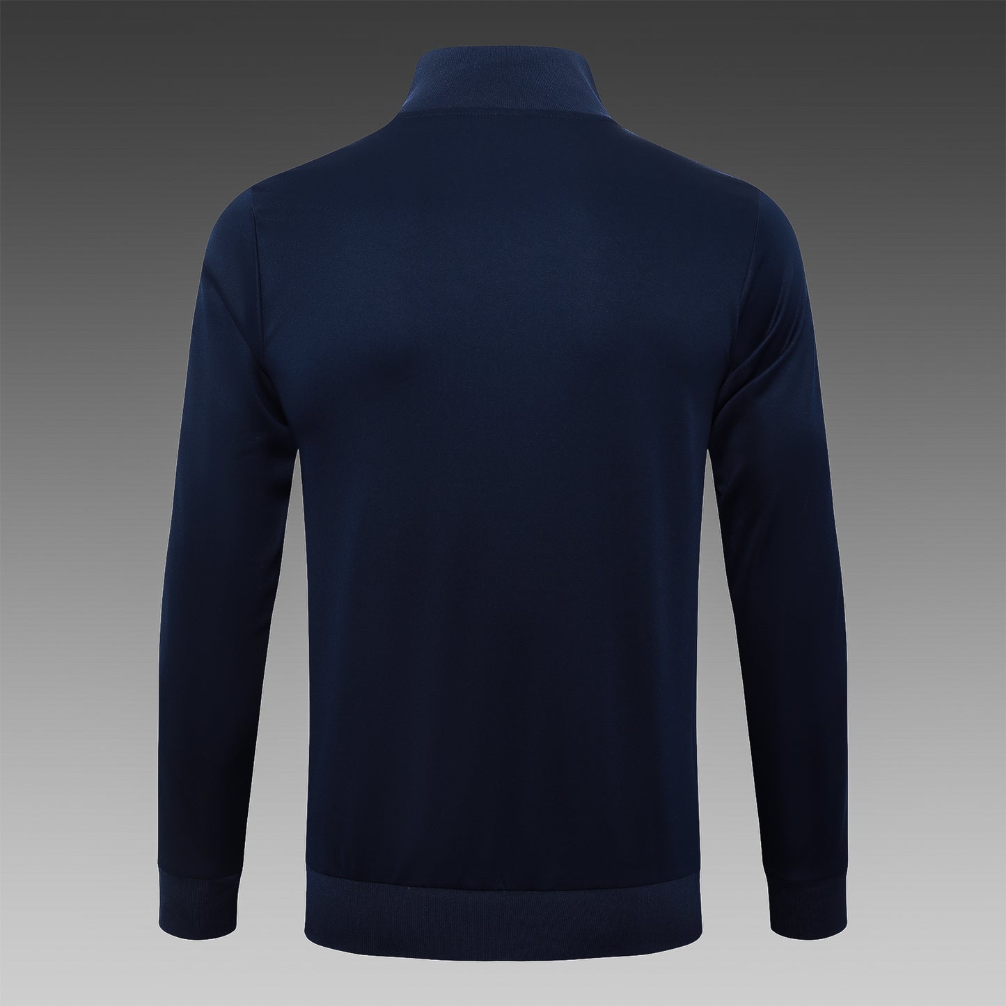 Conjunto de entrenamiento blanco del Real Madrid 2023-24