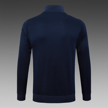 Conjunto de entrenamiento blanco del Real Madrid 2023-24