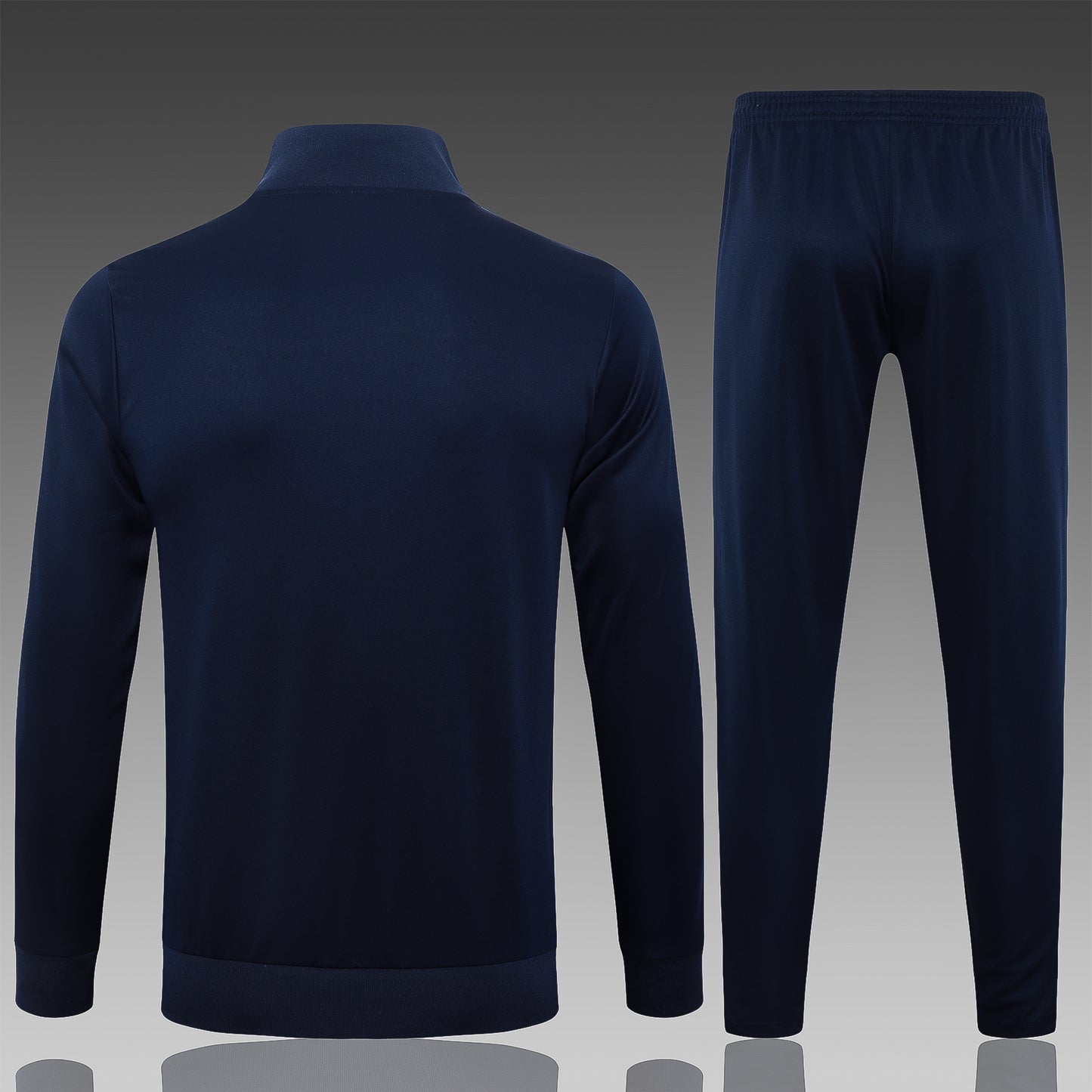 Conjunto de entrenamiento blanco del Real Madrid 2023-24