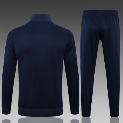 Conjunto de entrenamiento blanco del Real Madrid 2023-24