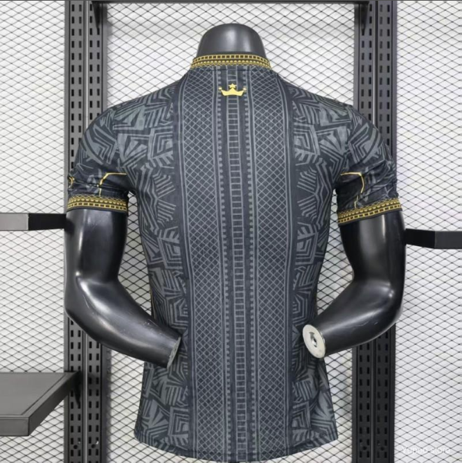2026 Brasilien Schwarz mit Gold Geometrisches Stammesmuster Spieler S-2XL