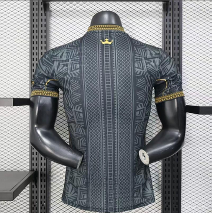 2026 Brasilien Schwarz mit Gold Geometrisches Stammesmuster Spieler S-2XL
