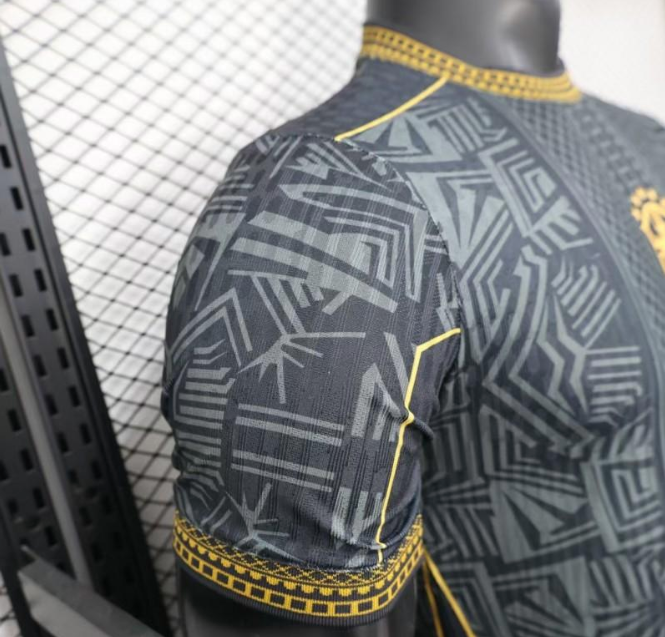 2026 Brasilien Schwarz mit Gold Geometrisches Stammesmuster Spieler S-2XL