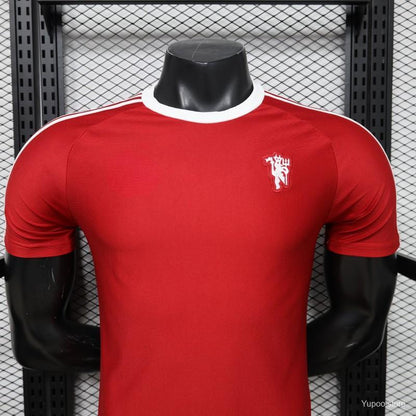 2026-27 Manchester United Rojo con Hombros Blancos de Tres Rayas Jugador Talla S-2XL