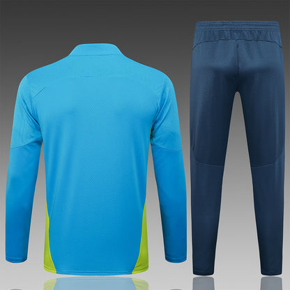 Conjunto de entrenamiento azul claro del Manchester City 2023-2024