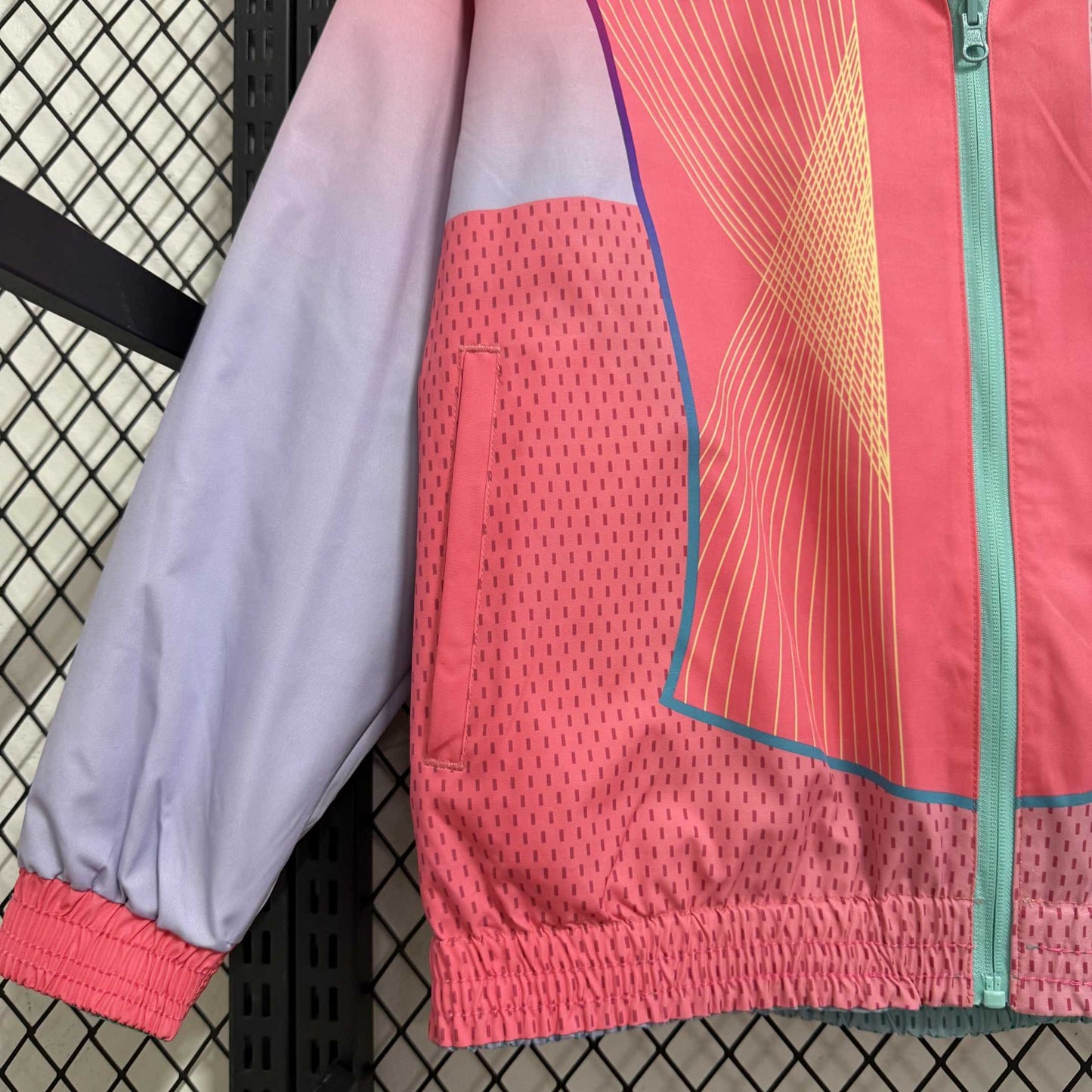 Cortavientos reversible impermeable edición especial rosa y verde 2025-26 del Barcelona