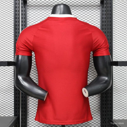 2026-27 Manchester United Rojo con Hombros Blancos de Tres Rayas Jugador Talla S-2XL